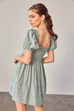 Load image into Gallery viewer, FRONT RUCHED DETAIL PUFF SLEEVE DRESS
