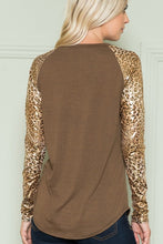 Load image into Gallery viewer, Solid Top with Leopard Long Sleeves
